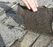 Мягкая кровля, повреждённая сильным ветром
